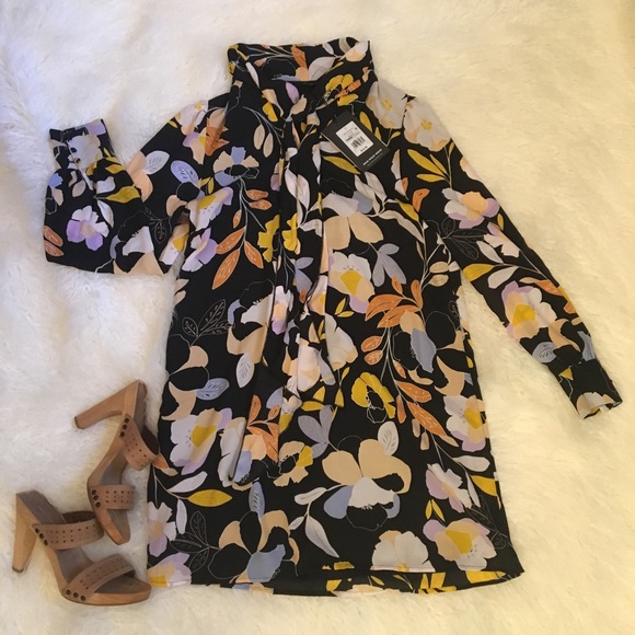 Who What Wear | Floral Tie Neck Mini Dress - Picture 2 of 8